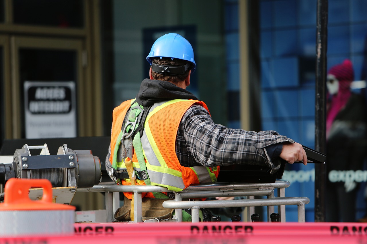 Sentenza della Cassazione: la responsabilità che un macchinario sia a norma è di datore di lavoro e venditore. Che si aspetta a introdurre il reato di omicidio sul lavoro?